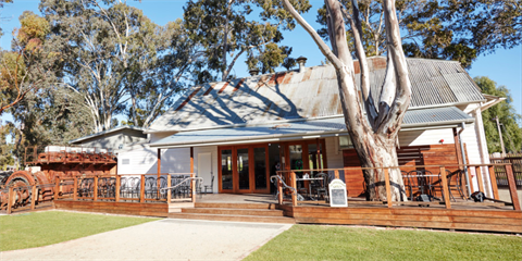 First established in the main street of Swan Hill in the 1920’s, the Paragon Café was the epitome of casual dining in the era in its local form.